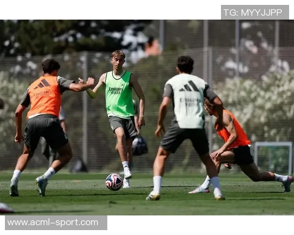 皇马全力备战莱万特吕迪格罗德里戈室内训练米利唐阿诺德积极恢复状态