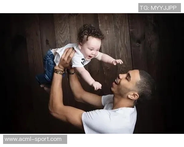 亲子装亮相塔图姆分享圣诞节与萌娃Duece的温馨时刻